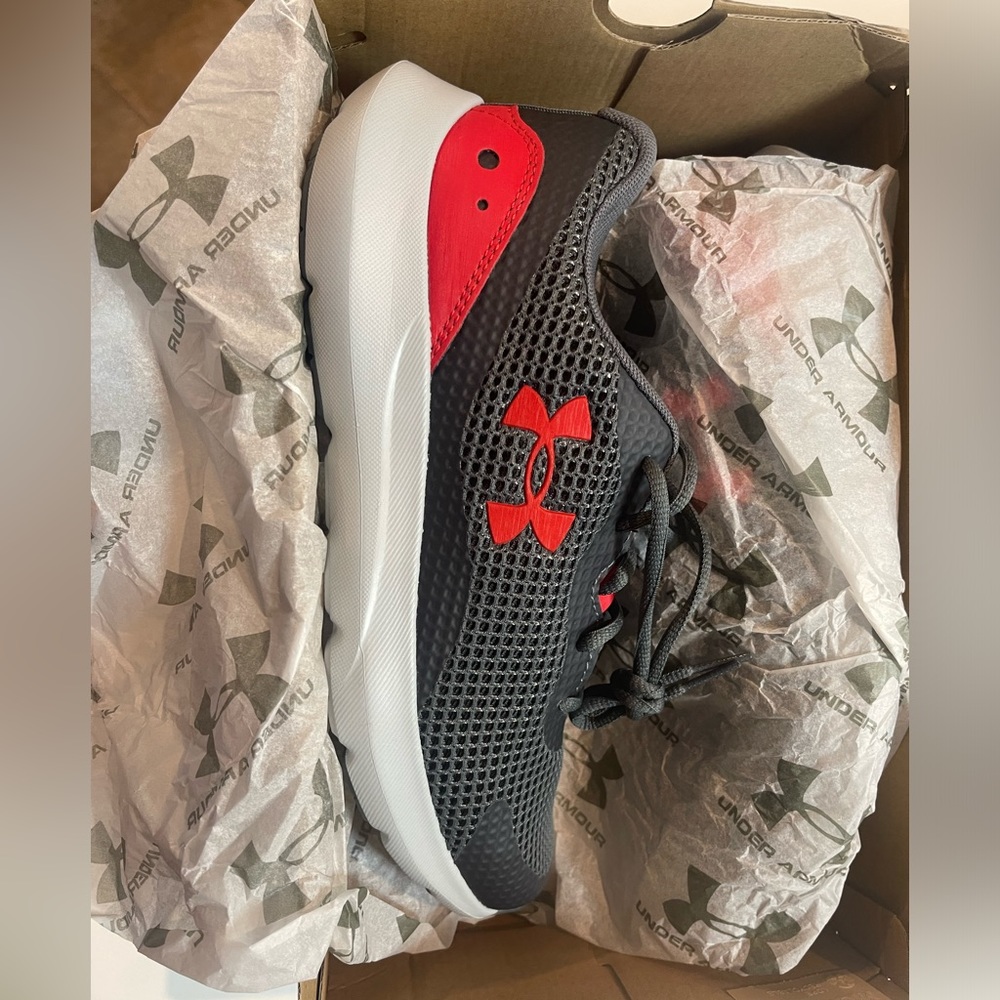 Under Armour Surge 3 Size 8 Men’s